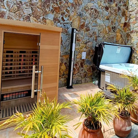Magnificent 5-star Very Large Luxury Sea View Jacuzzi And Heated Pool Villa
